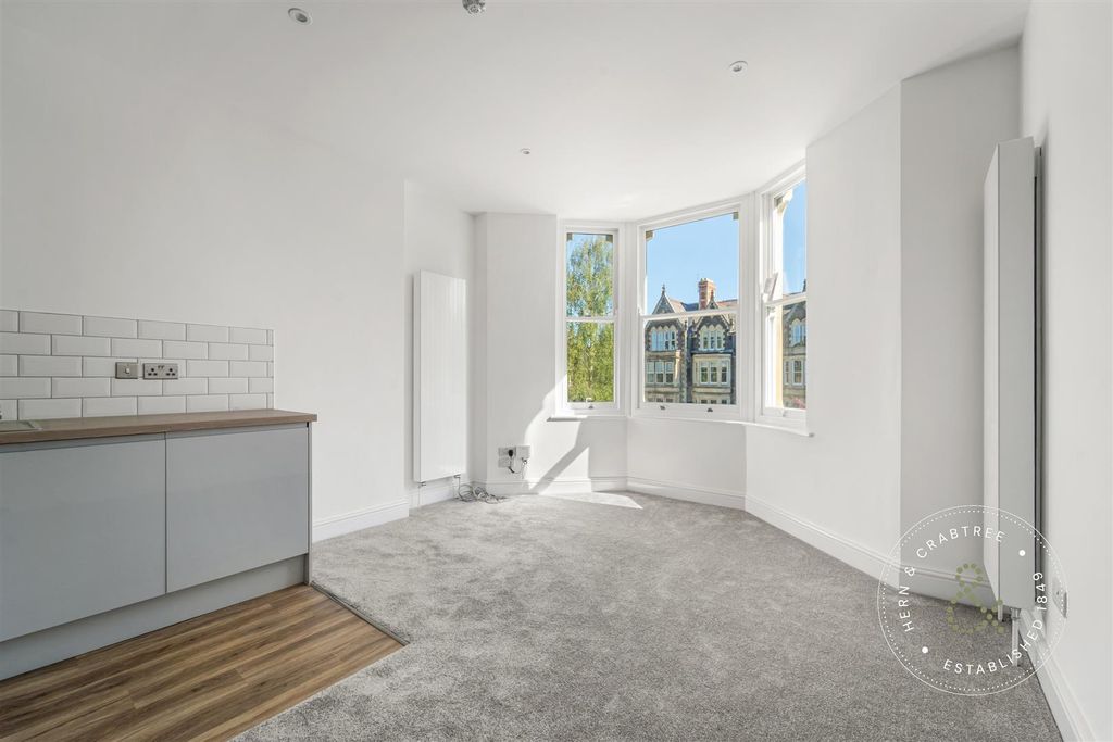Property photo 1 of 7 207 Cathedral Rd Flat 4-09.Jpg