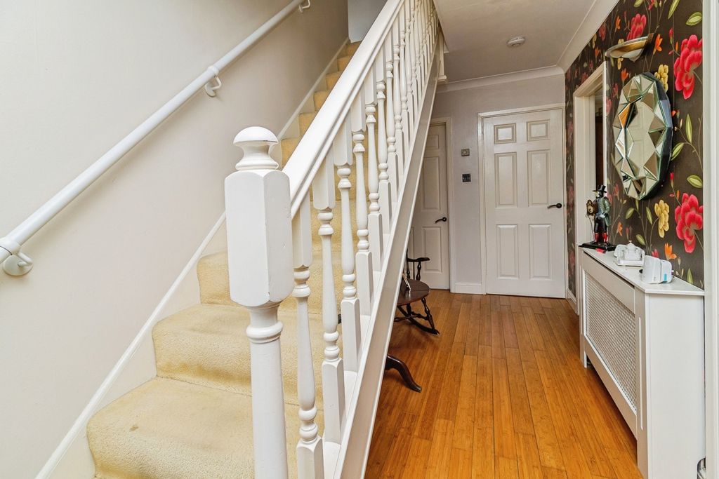 Additional image 7 of 4 bed detached house for saleFaulkners Way, Leighton Buzzard, Bedfordshire LU7