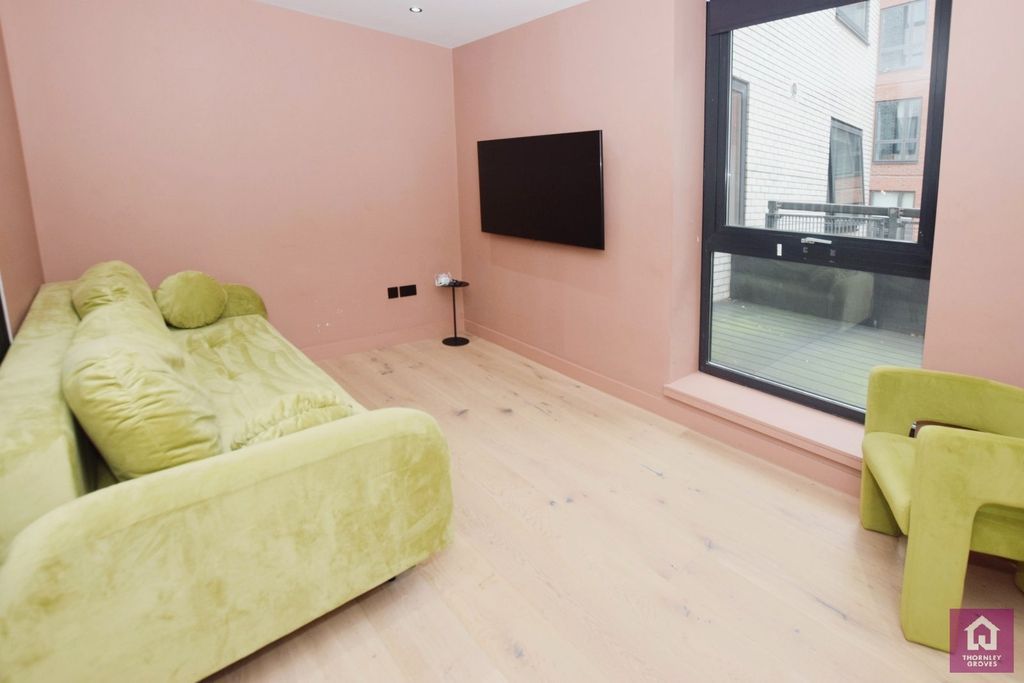 Property photo 2 of 15 Picture No. 30