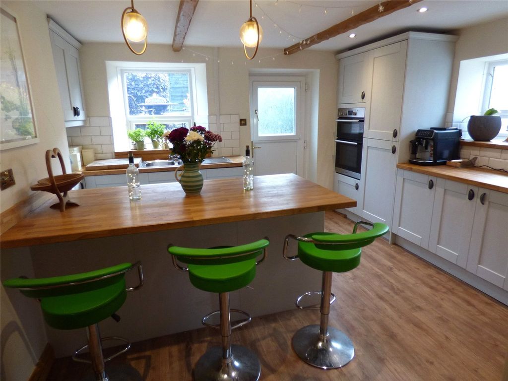 Property photo 1 of 10 Kitchen Image 2