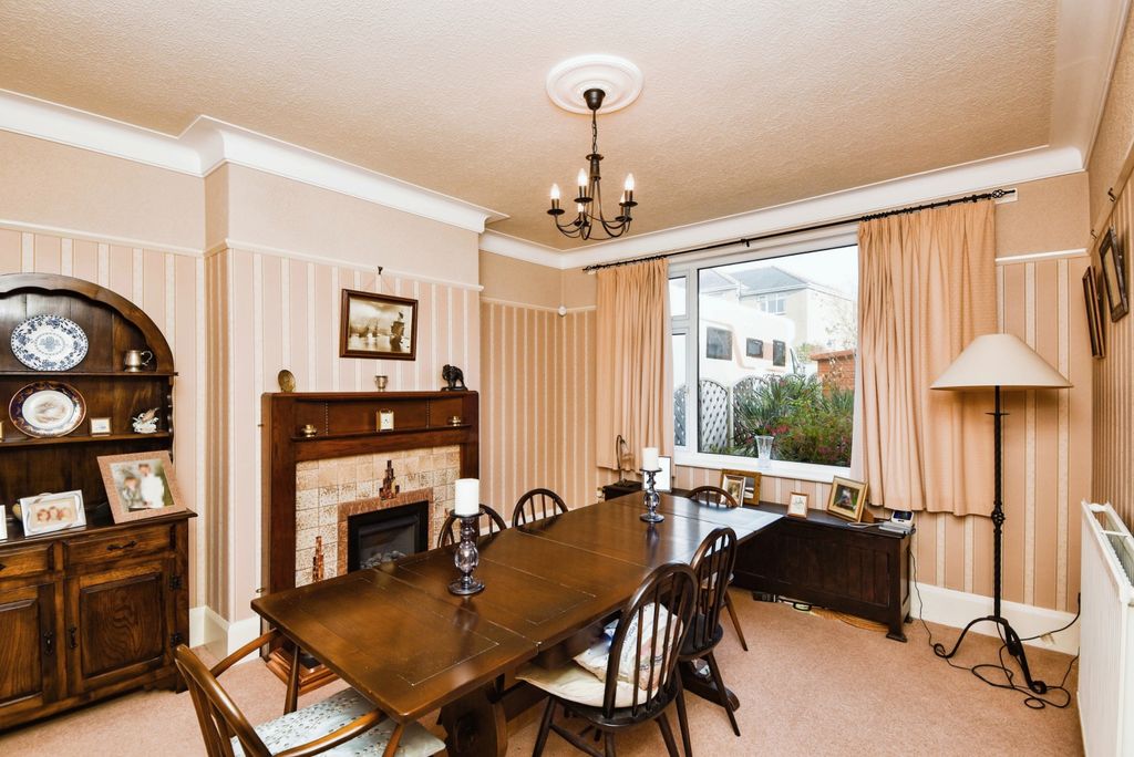Property photo 3 of 17 Dining Room