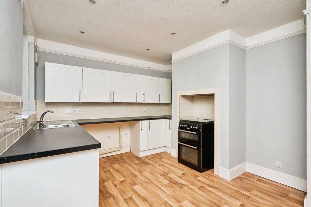 Property photo 2 of 14 Kitchen