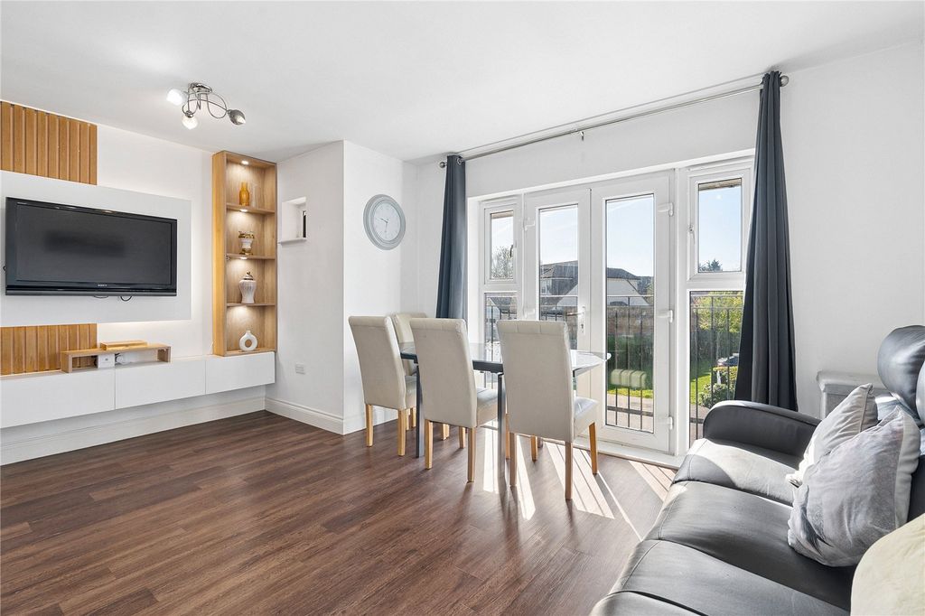 Property photo 1 of 7 Lounge/Diner