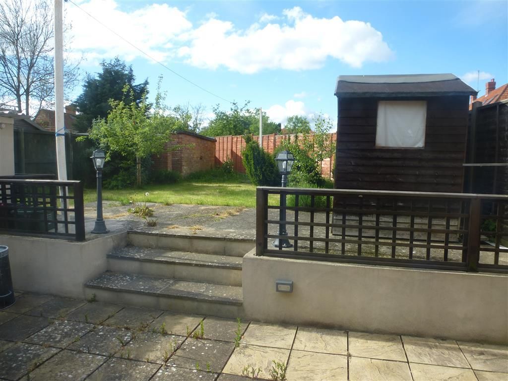 Property photo 2 of 8 Garden