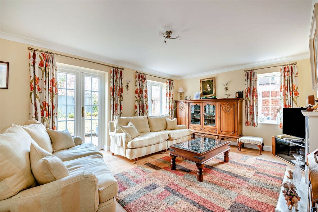 Property photo 2 of 24 Sitting Room