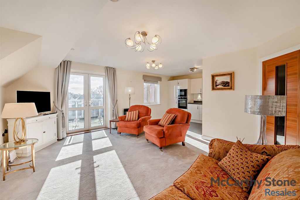 Property photo 3 of 30 8677737-Interior10-800.Jpg