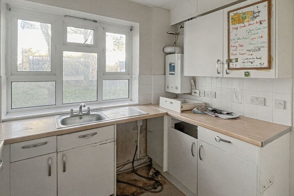 Property photo 3 of 13 7 John Newton Court, Welling Da16 2Aq