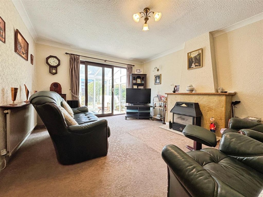 Property photo 2 of 20 Lounge.Jpg