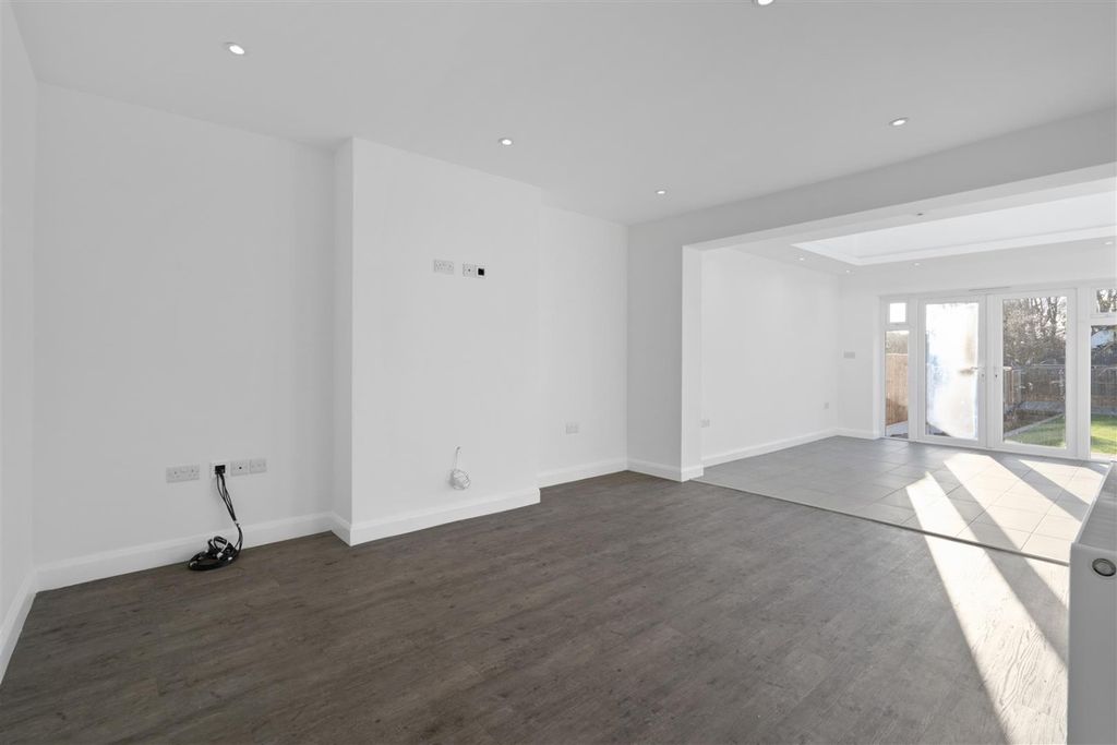 Property photo 3 of 15 4807493