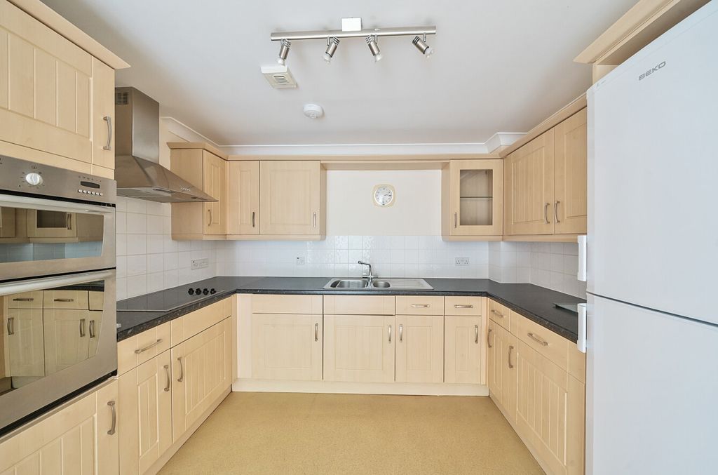 Property photo 3 of 10 1315700-19-685d48...