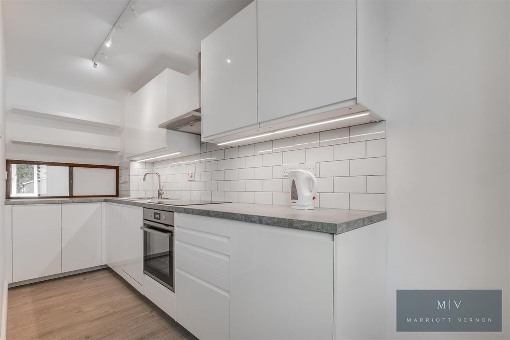 Property photo 1 of 13 Anselm Close 4 MV-6.Jpg