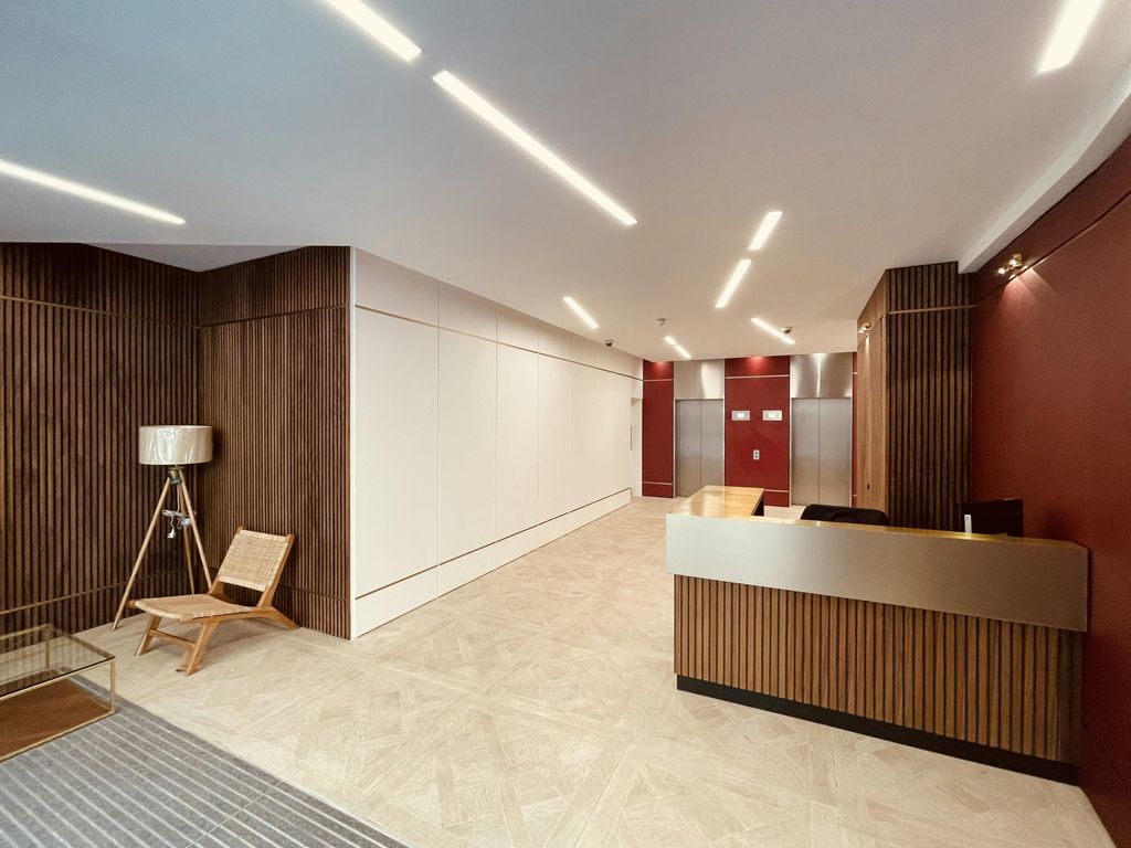 Property photo 2 of 5 2 80 Leadenhall St  Reception.Jpg