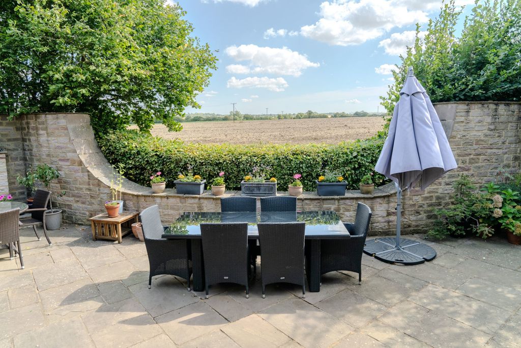 Property photo 3 of 57