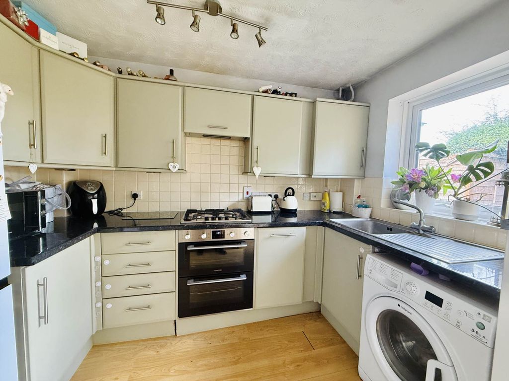 Property photo 2 of 11