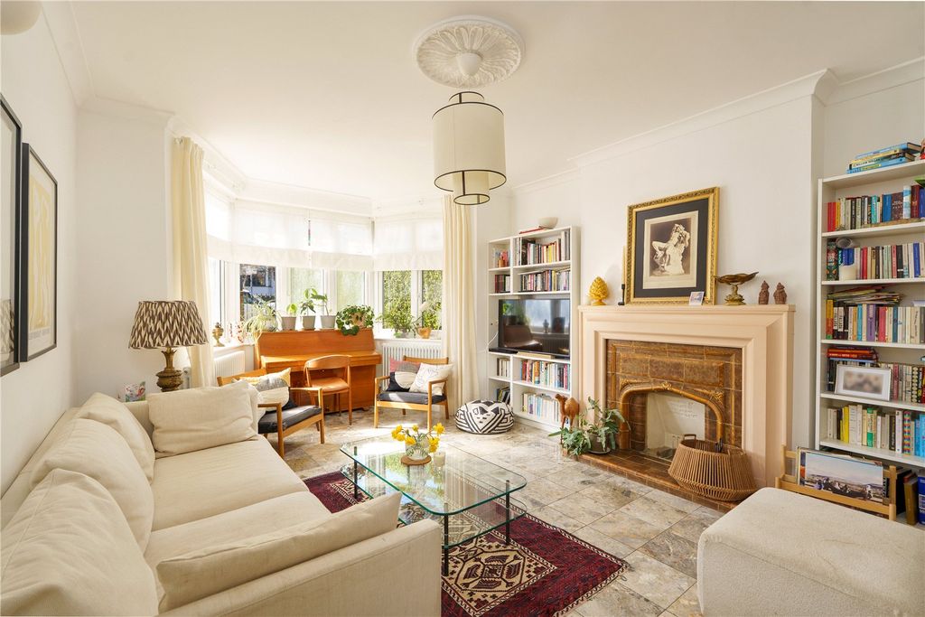 Property photo 3 of 19 Picture No. 02