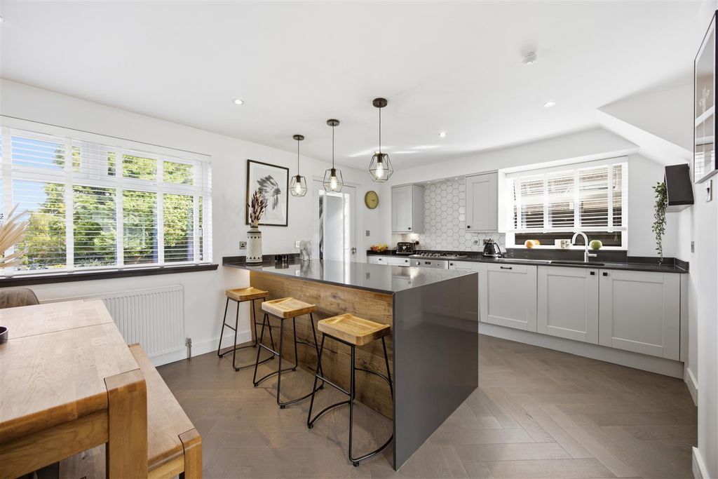 Property photo 3 of 22 14-5_Old_Isle_Road_Kirkintilloch_014.Jpg