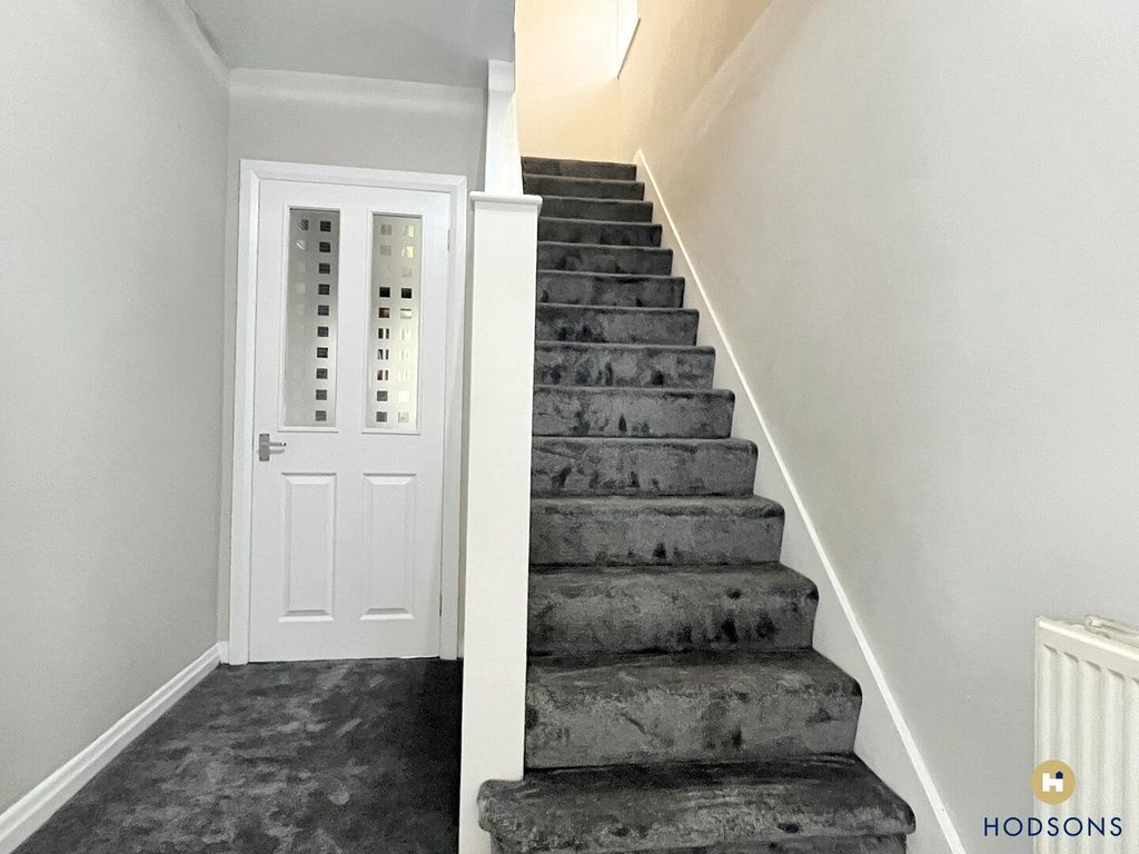 Property photo 2 of 11 Hallway