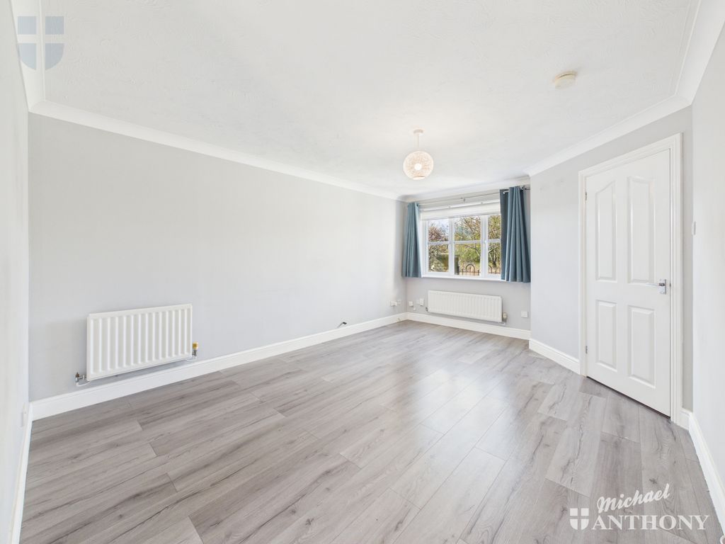 Property photo 3 of 10 Cam03852G0-Pr0602-Still011