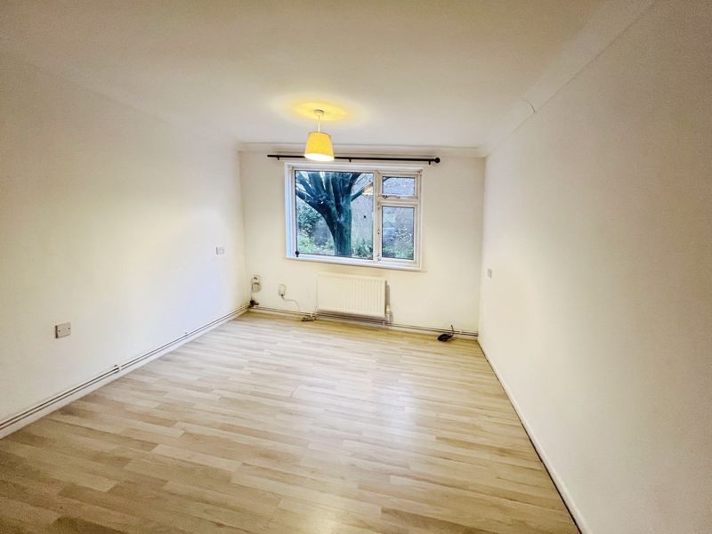 Property photo 2 of 9 Lounge