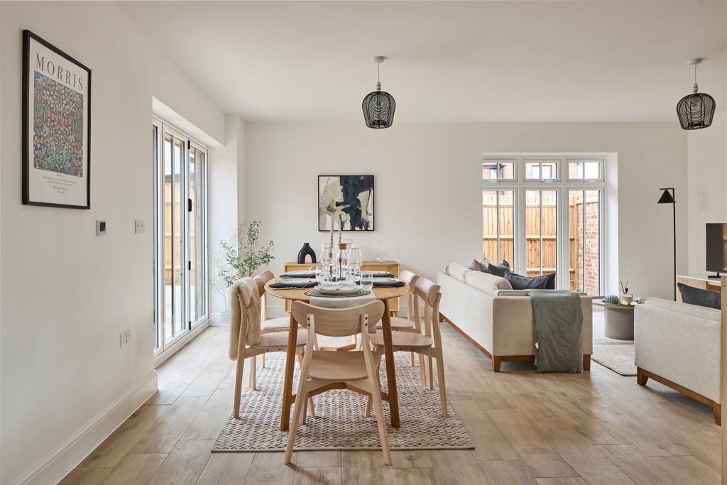 Property photo 3 of 13 Apple