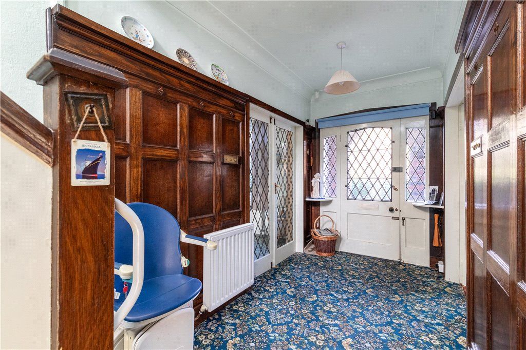 Property photo 2 of 19 Entrance Hall