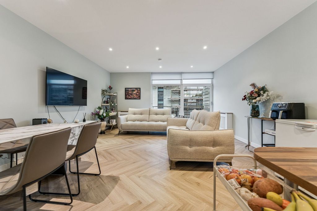 Property photo 3 of 22