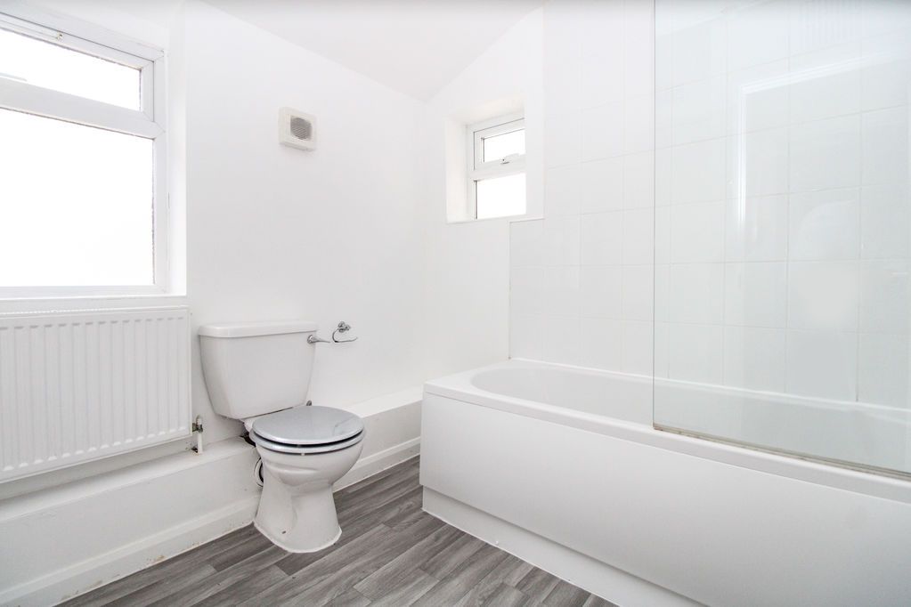 Property photo 2 of 15 Bathroom