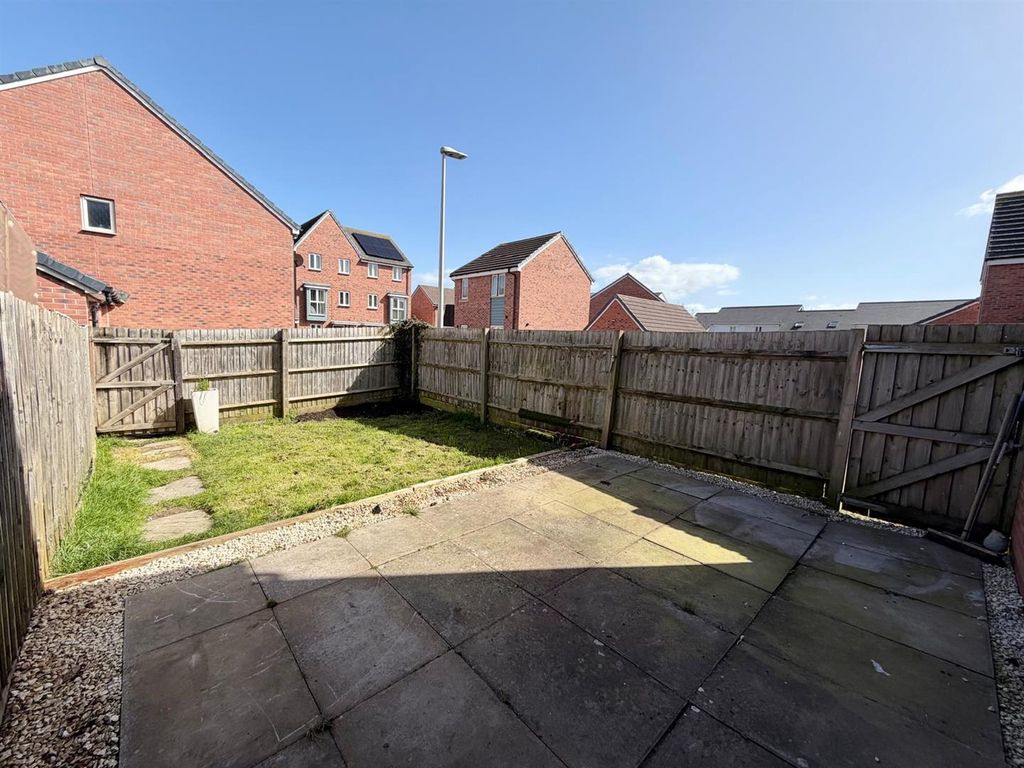 Property photo 3 of 18 Garden