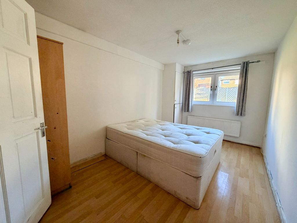 Property photo 3 of 7 4796184