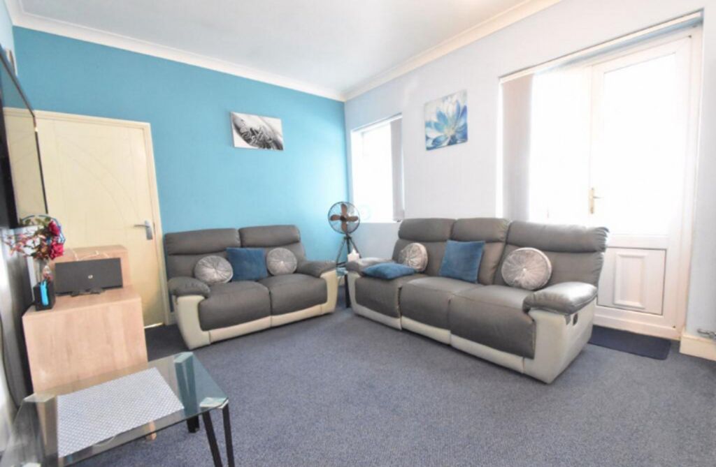 Property photo 2 of 17