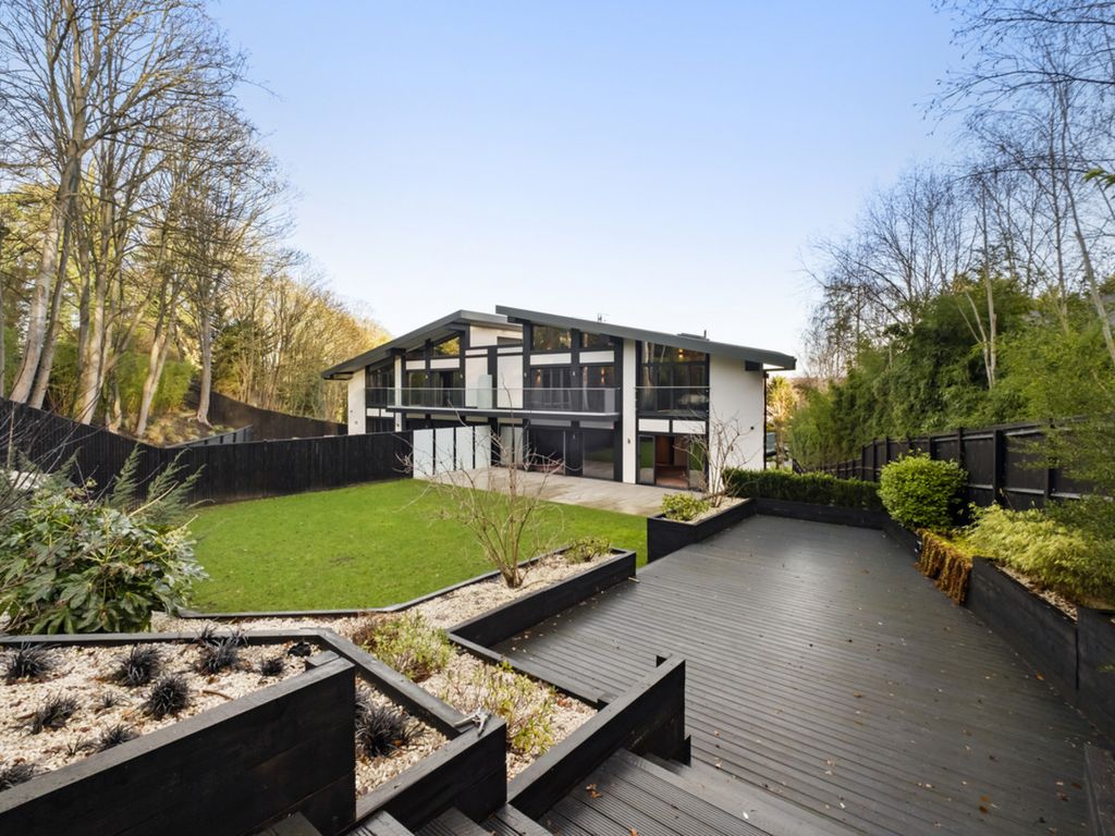 Property photo 2 of 27