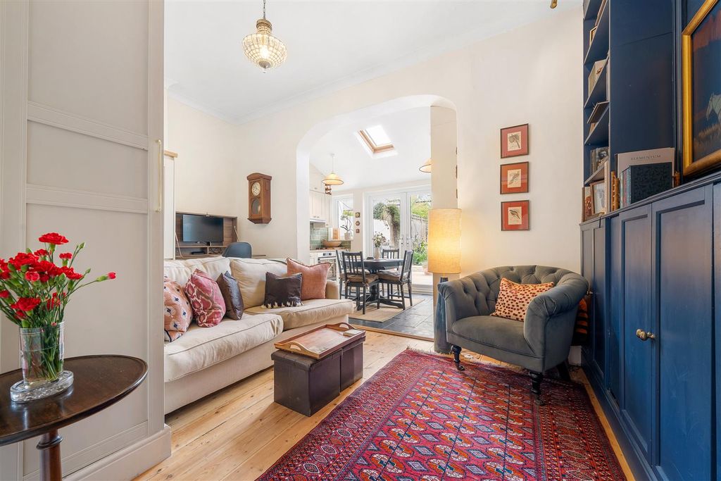 Property photo 2 of 11