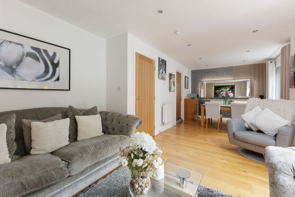 Property photo 2 of 35