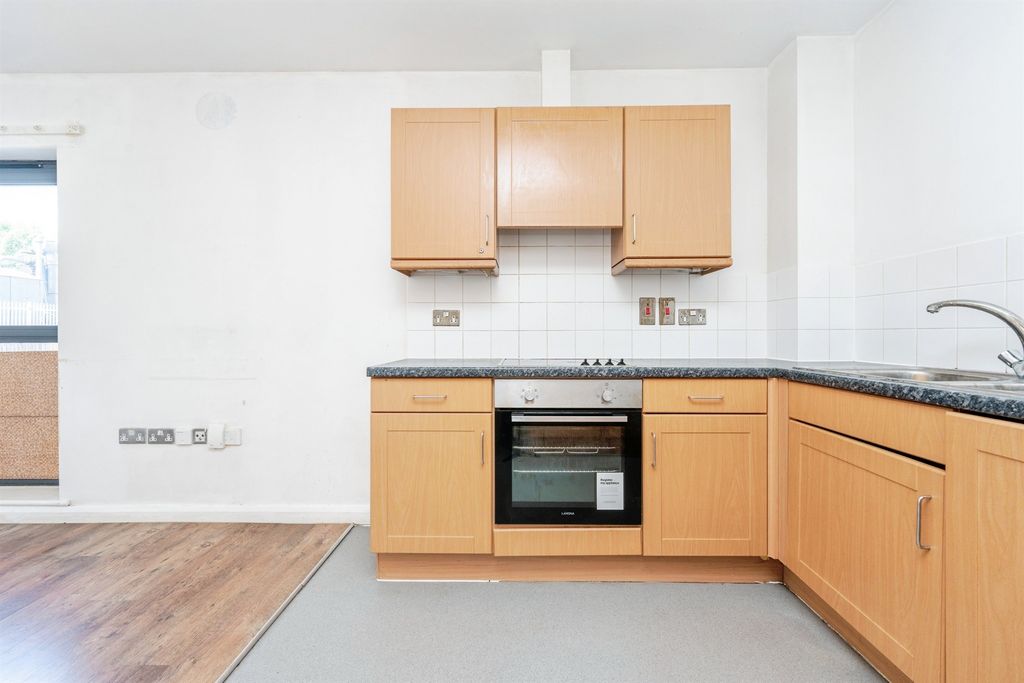 Property photo 3 of 13