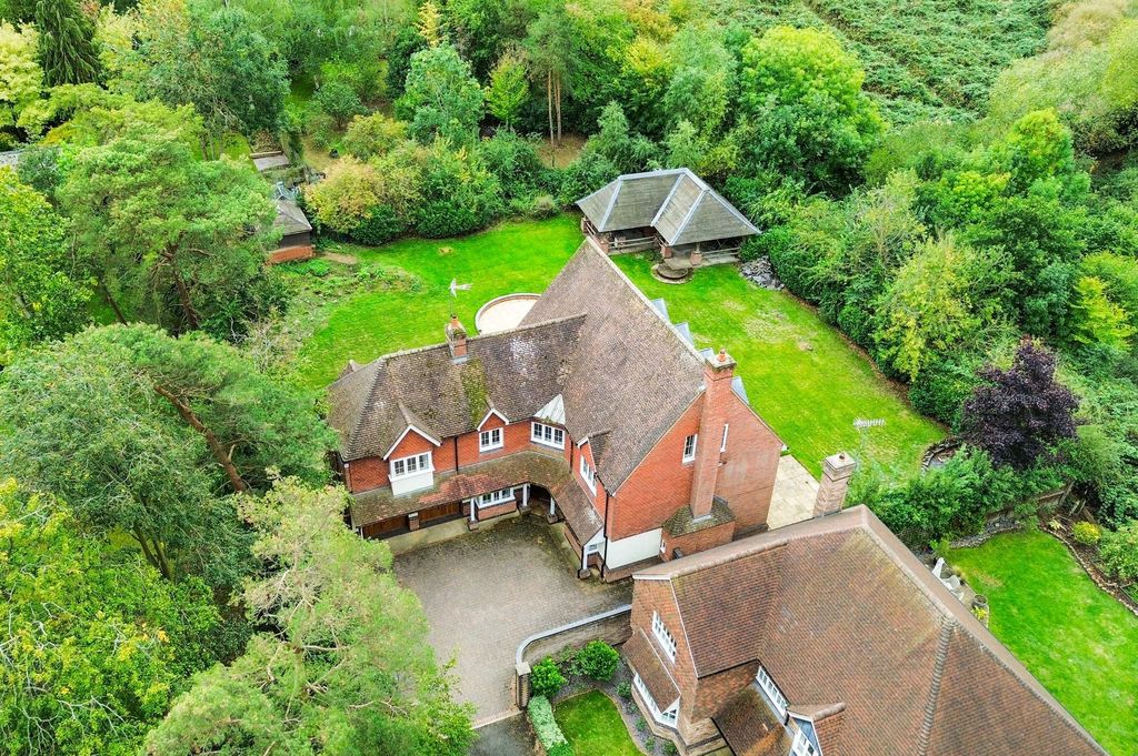 Property photo 1 of 42