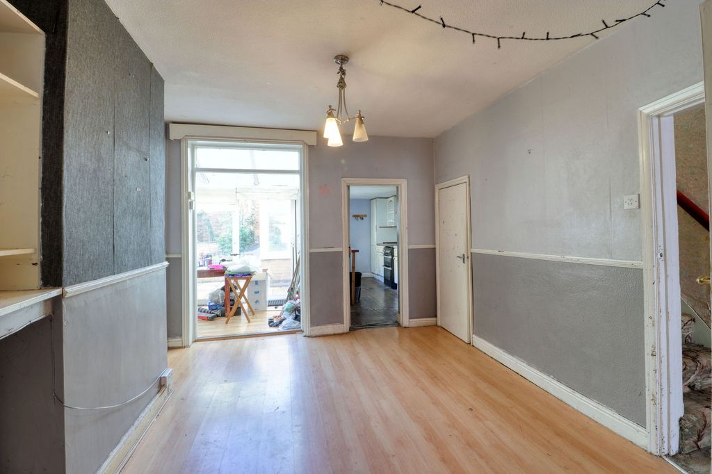 Property photo 2 of 25