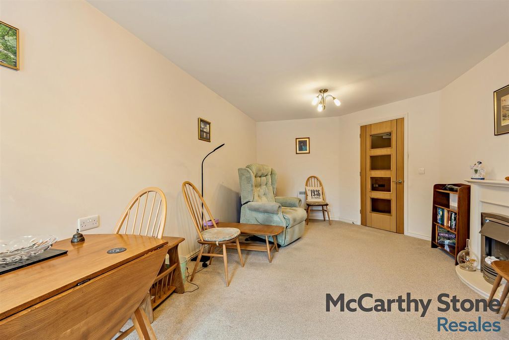 Property photo 2 of 16 8673918-Interior12-800.Jpg