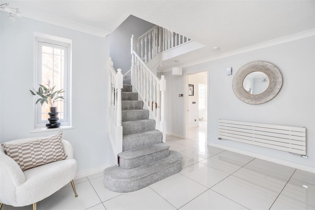 Property photo 2 of 21 25 Rothwell Drive_13.Jpg