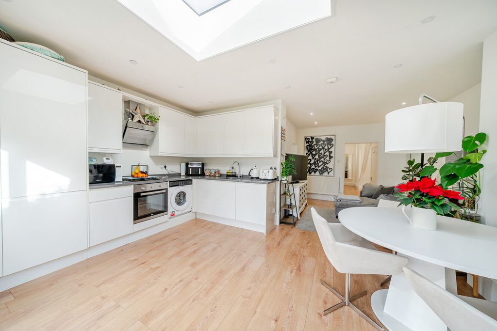 Property photo 3 of 11 1386949-8-6939527...