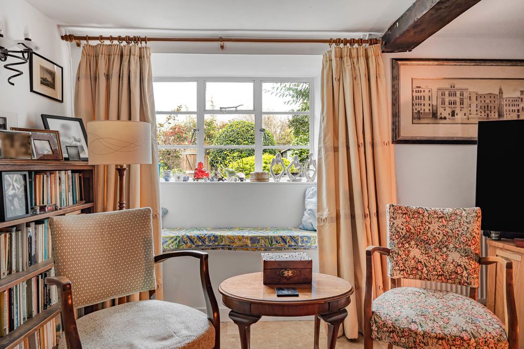 Property photo 3 of 19 Sitting Room