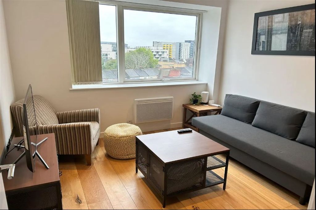 Property photo 1 of 7 (Main)