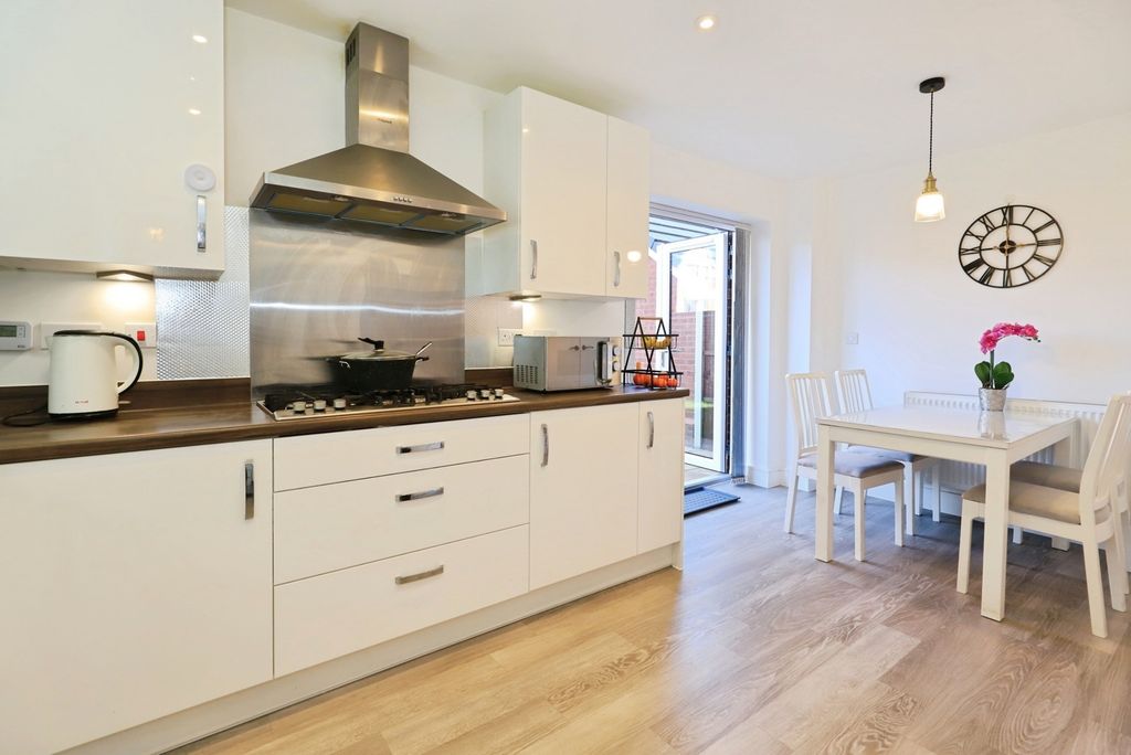 Property photo 2 of 20 Pbox-Img.Jpg