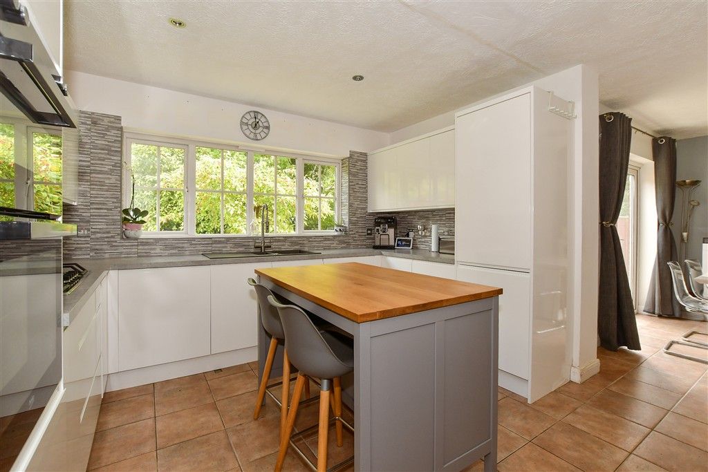 Property photo 2 of 16 Kitchen/ Breakfast Area