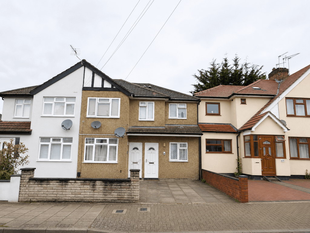 Property photo 1 of 8 Weald Lane, Harrow, Middlesex Ha3