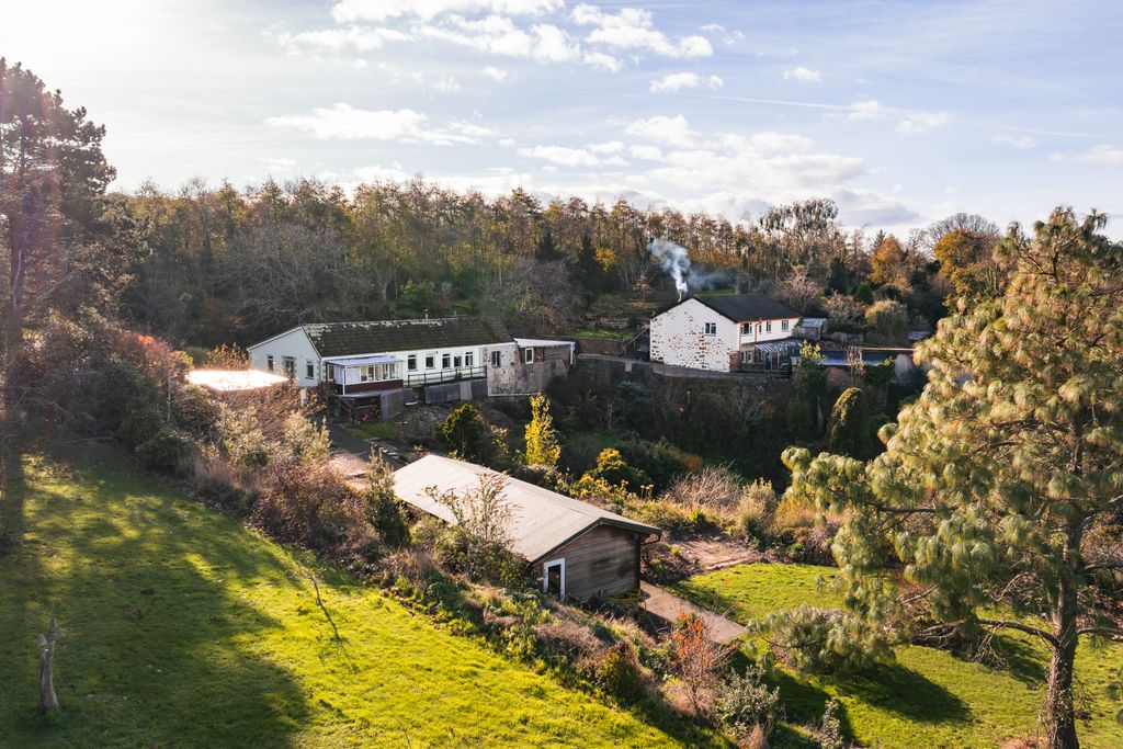 Property photo 2 of 20