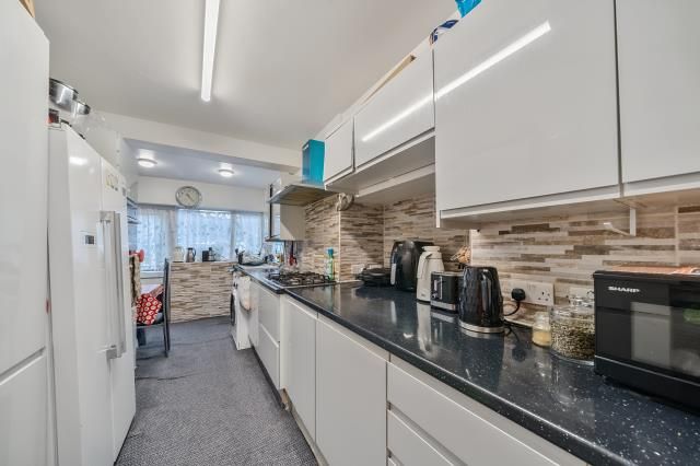 Property photo 3 of 12 Kitchen