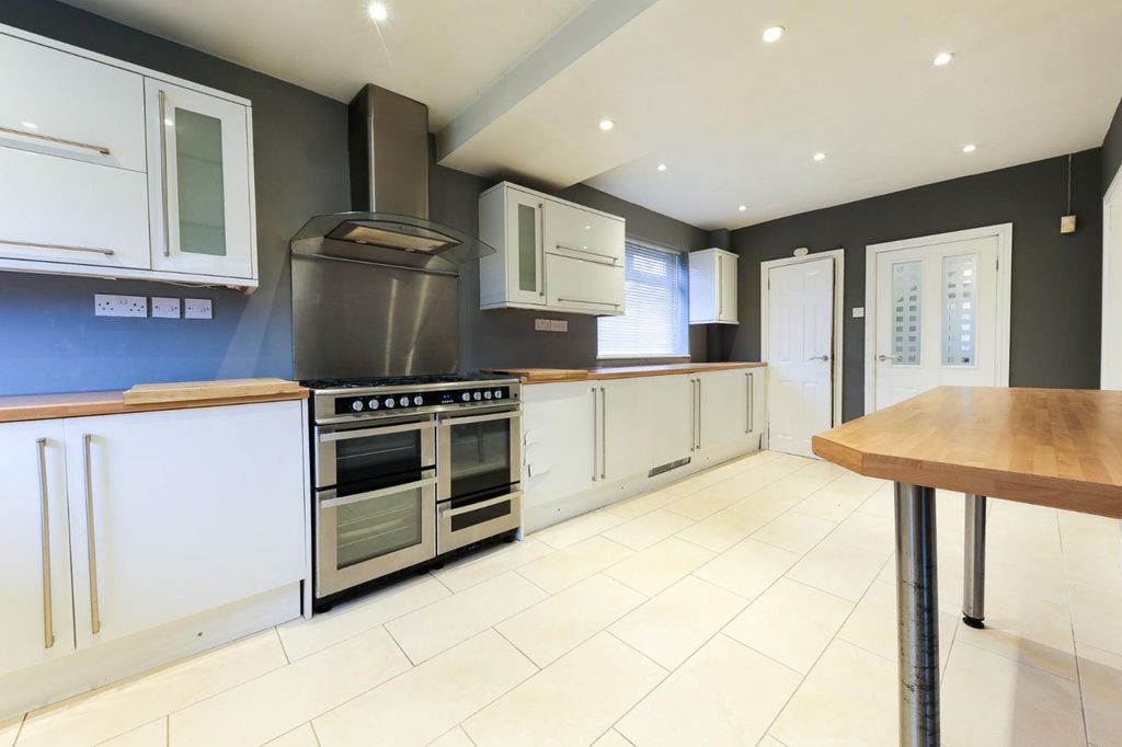 Property photo 3 of 15 Kitchen.Jpg