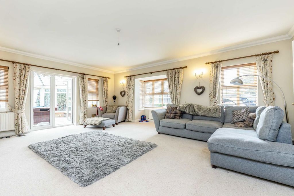 Property photo 2 of 7