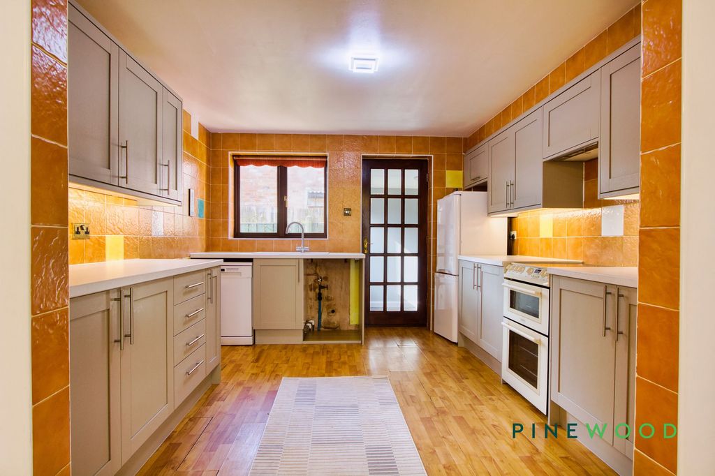 Property photo 3 of 23 Kitchen