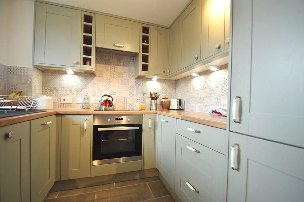 Property photo 3 of 14 Kitchen